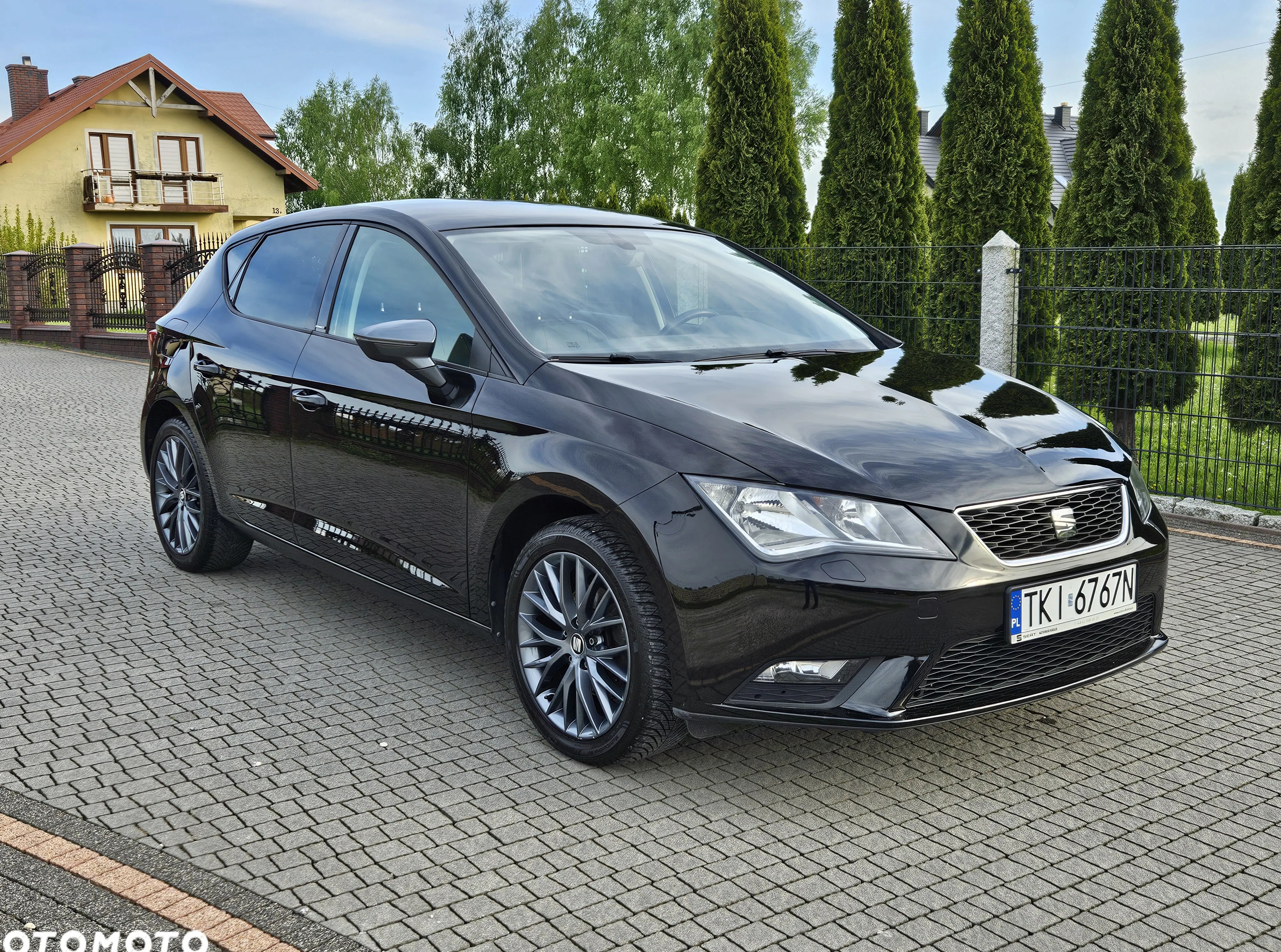 seat leon świętokrzyskie Seat Leon cena 52900 przebieg: 105200, rok produkcji 2016 z Kielce